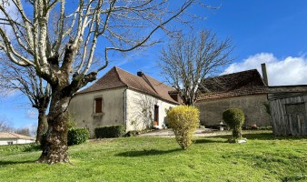 Charming Character Property in Thenon Area: 4 Bedroom House with Outbuildings on 12,505m² Land - Only 159,000€!