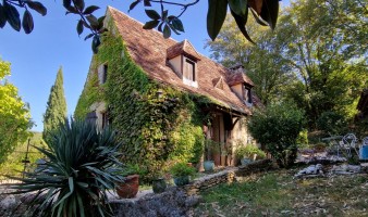 Set in beautiful surroundings, this Perigord-style stone property comprises two houses on more than 1 ha of land.
