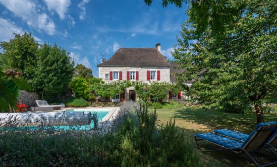 EXCLUSIVITE - SECTEUR COEUR DE CAUSSE - Belle demeure restaurée avec piscine chauffée et jardin fleuri