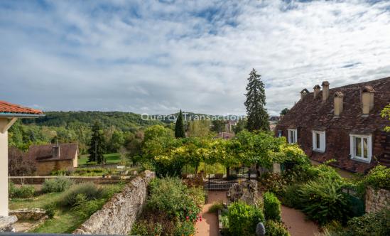 EXCLUSIVITE - GOURDON - Spacieuse maison de charme avec jardin proche des commerces - Gourdon