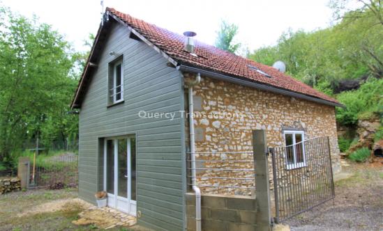 Secteur GOURDON - Agréable maison avec grange en pierre sur 1197 m² boisés