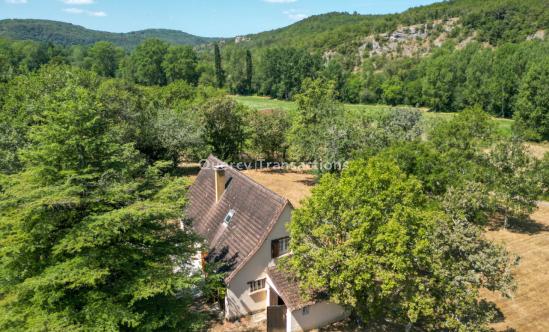 Secteur SARLAT - Maison contemporaine avec beau terrain de 4270 m²