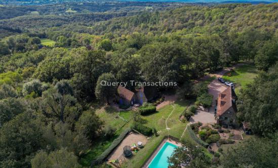 Secteur Figeac - Propriété de charme en pierre sur 2 ha avec piscine