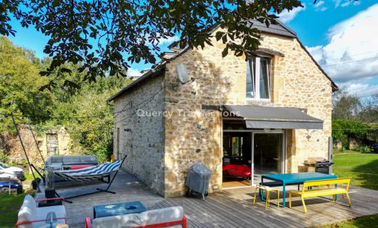 Secteur Gourdon - Ravissante maison en pierre avec grande terrasse et jardin arboré