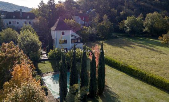 Grande maison type quercynois avec jardin et piscine au coeur du secteur touristique de la vallée du Lot