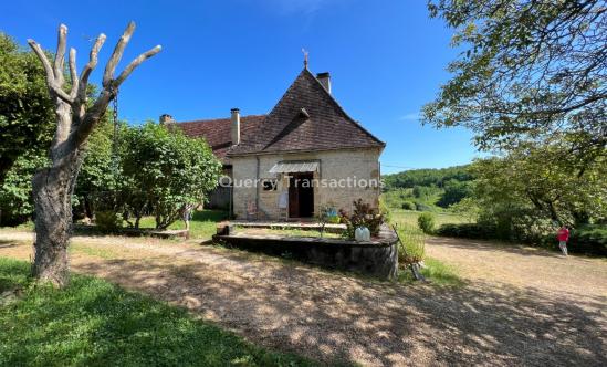 Belle maison en pierre de caractère entre Montignac-Lascaux et Hautefort sur 1850 m² de terrain.