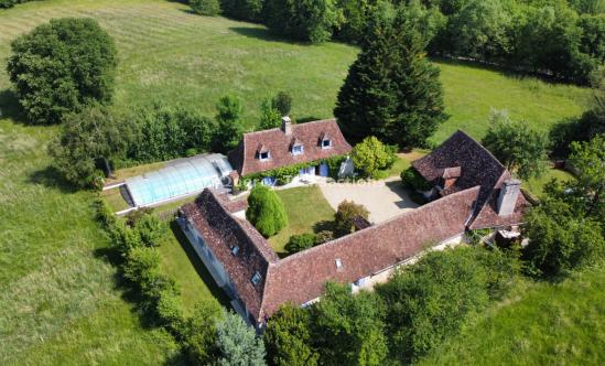RENOVATED FARMHOUSE WITH MAIN HOUSE AND TWO GITES. SWIMMING POOL. SUMMER KITCHEN. BARN. TRANQUIL LOCATION - NO CLOSE NEIGHBOURS.  MP113570