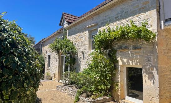 LARGE BRIGHT 6-BEDROOM STONE PROPERTY: MAIN HOUSE, GUEST HOUSE, SWIMMING POOL,  ON AN ACRE OF FENCED LAND. MP113602