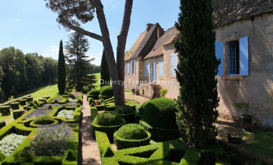 Exclusively one of the finest properties in the Vézère Valley in Périgord Noir, set in over 20 hectares. Privileged location.