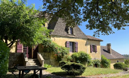 Belle demeure authentique dans un village typique entre Sarlat et Les Eyzies.