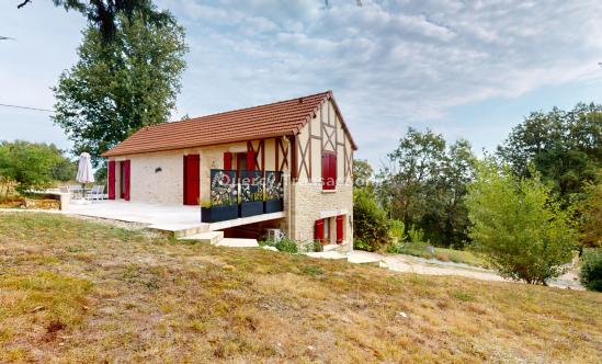 On the heights of MONTIGNAC, beautiful restored stone house with land.