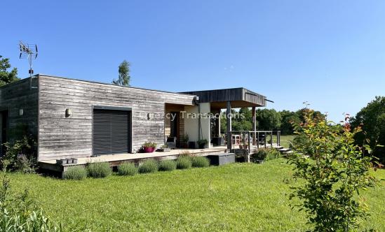 Périgord Noir, 15 minutes from Montignac-Lascaux, single-storey wooden house in the heart of nature.