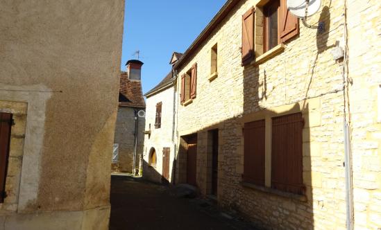 Bouriane, dans un village , deux maisons en pierre avec jardin et garage 