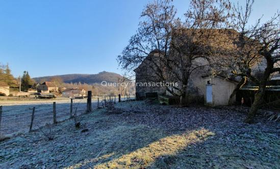 Au nord de Cahors, maison en pierre avec grange et terrain non attenant