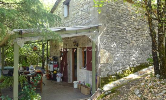  Cahors Ouest - Petite maison en pierre sur 9575m² de terrain VENDUE Louée