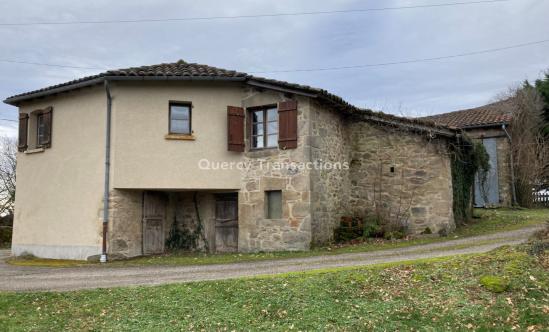 Nord figeac.Maison en pierre avec dépendance dans un hameau