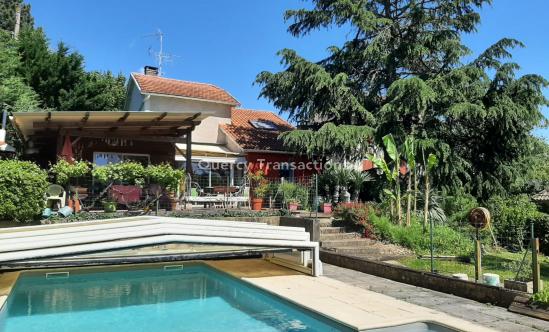 Cahors  quartier résidentiel maison avec piscine
