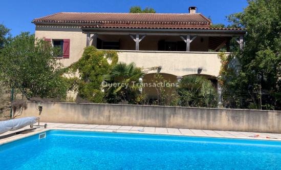 Cahors zone résidentielle maison contemporaine avec piscine