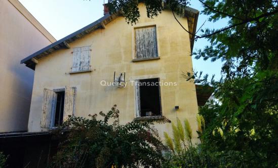 Cahors Maison de ville T6 avec jardin et garage .