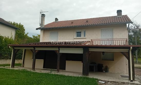 SOUILLAC centre ville , Maison d' Habitation  T5  avec Jardin  et Garage indépendant