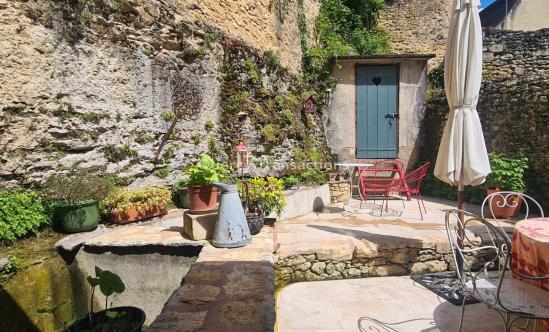 Charmante maison de village offrant 3 chambres et magnifique patio privé