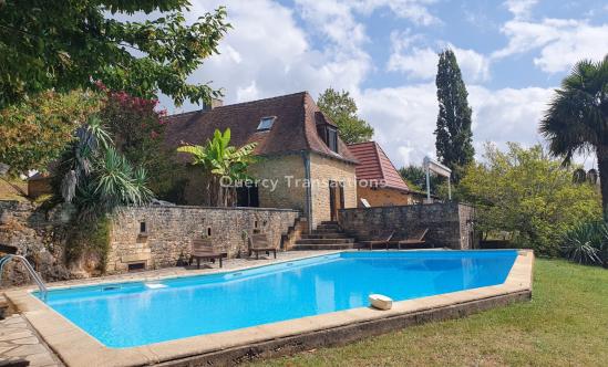 Old farmhouse with swimming pool in a quiet area